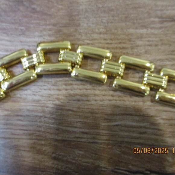 LIZ CLAIBORNE Chain Belt Gold tone S/M 38" long NWT Vintage - Picture 2 of 3